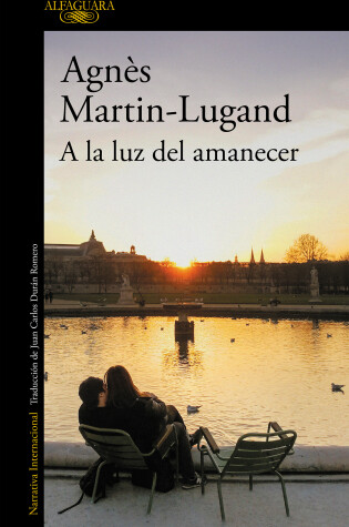 Cover of A la luz del amanecer / By the Light of Dawn