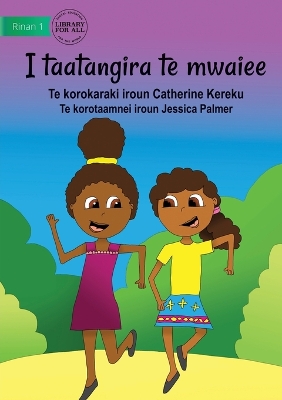 Book cover for I Like Dancing - I taatangira te mwaiee (Te Kiribati)