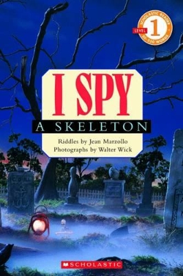 Book cover for Scholastic Reader: Level 1 I Spy a Skeleton