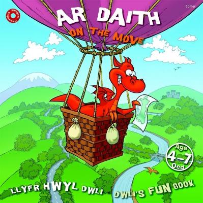 Book cover for Llyfr Hwyl Dwli/ Dwli's Fun Book: Ar Daith/ On the Move