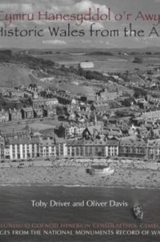 Cover of Cymru Hanesyddol o'r Awyr/Historic Wales from the Air