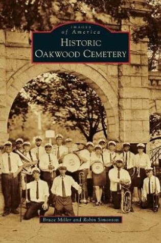 Cover of Historic Oakwood Cemetery