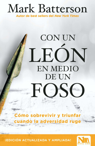 Book cover for Con Un Leon En Medio de Un Foso