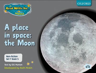 Cover of Non-fiction Set 7 (Grey): A place in space: the moon - Book 5