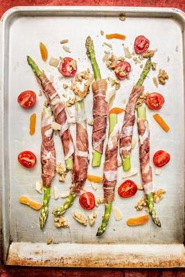 Book cover for Fresh Green Asparagus Wrapped in Parma Ham Tapas Journal