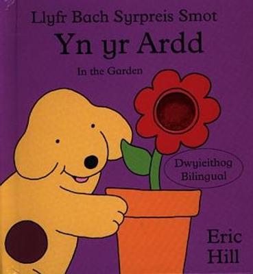 Book cover for Llyfr Bach Syrpreis Smot: yn yr Ardd / in the Garden