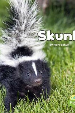 Cover of Skunks (Black and White Animals)