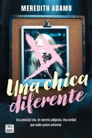 Cover of Una Chica Diferente: Una Amistad Rota, Un Secreto Peligroso, Una Verdad Que Nadie Quiere Enfretar (Thriller) / Not Like Other Girls (a Thriller)