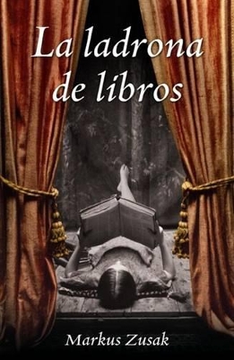 Book cover for La Ladrona de Libros