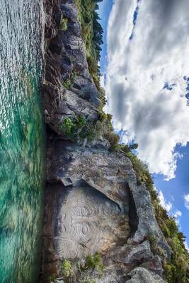 Book cover for Maori Rock Carving in New Zealand