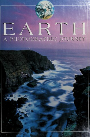 Cover of Earth : A Photographic Journey