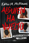 Book cover for Alguien ha vuelto / One of Us Is Back