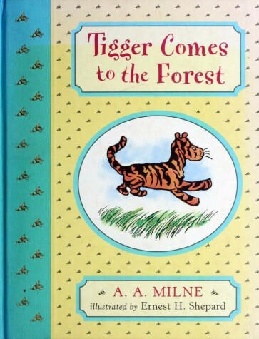 Cover of Tigger Comes to the Forest, Deluxe Picture Book