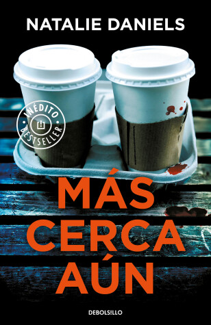 Book cover for Más cerca aún / Too Close